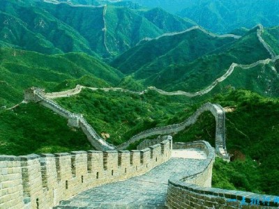 长城是一个伟大的奇迹英语，长城是世界上伟大的奇迹之一英文