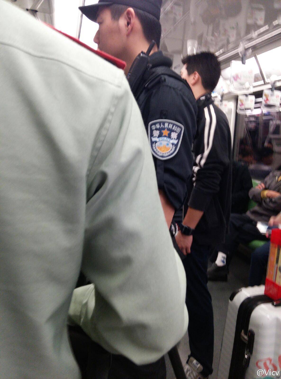 地铁拽人保安系随车工作人员，地铁拽人保安系随车工作人员怎么处理  第1张